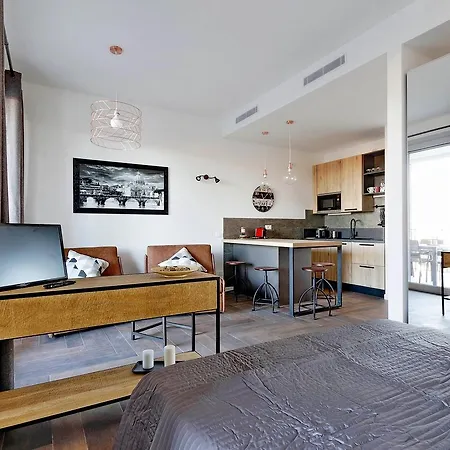 Ych-delizioso Monolocale Con Terrazzo Lägenhet